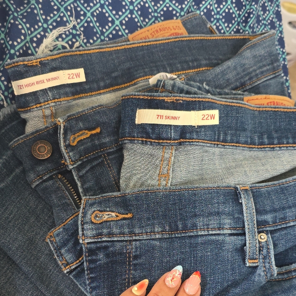 2 Pairs Of Levi's Women's Skinny Jeans in Dark Blue Denim